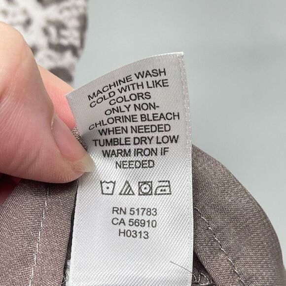 Studio Y Womens Sleeveless Blouse Tank Top Collared Animal Print Gray Small - Picture 3 of 9